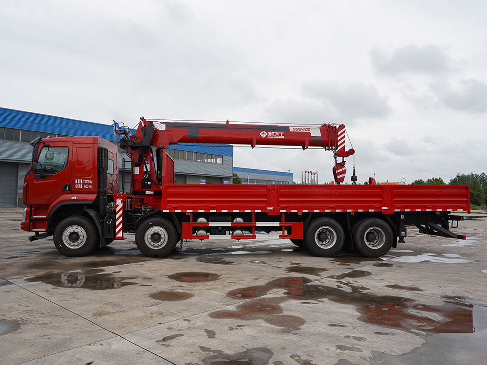 國(guó)六柳汽乘龍前四后八新飛工16噸五節(jié)臂吊機(jī)隨車(chē)吊